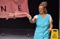 Vastzakcomedie met de Schoonmaakster (2)