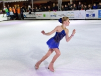 Dames on ice (2)
